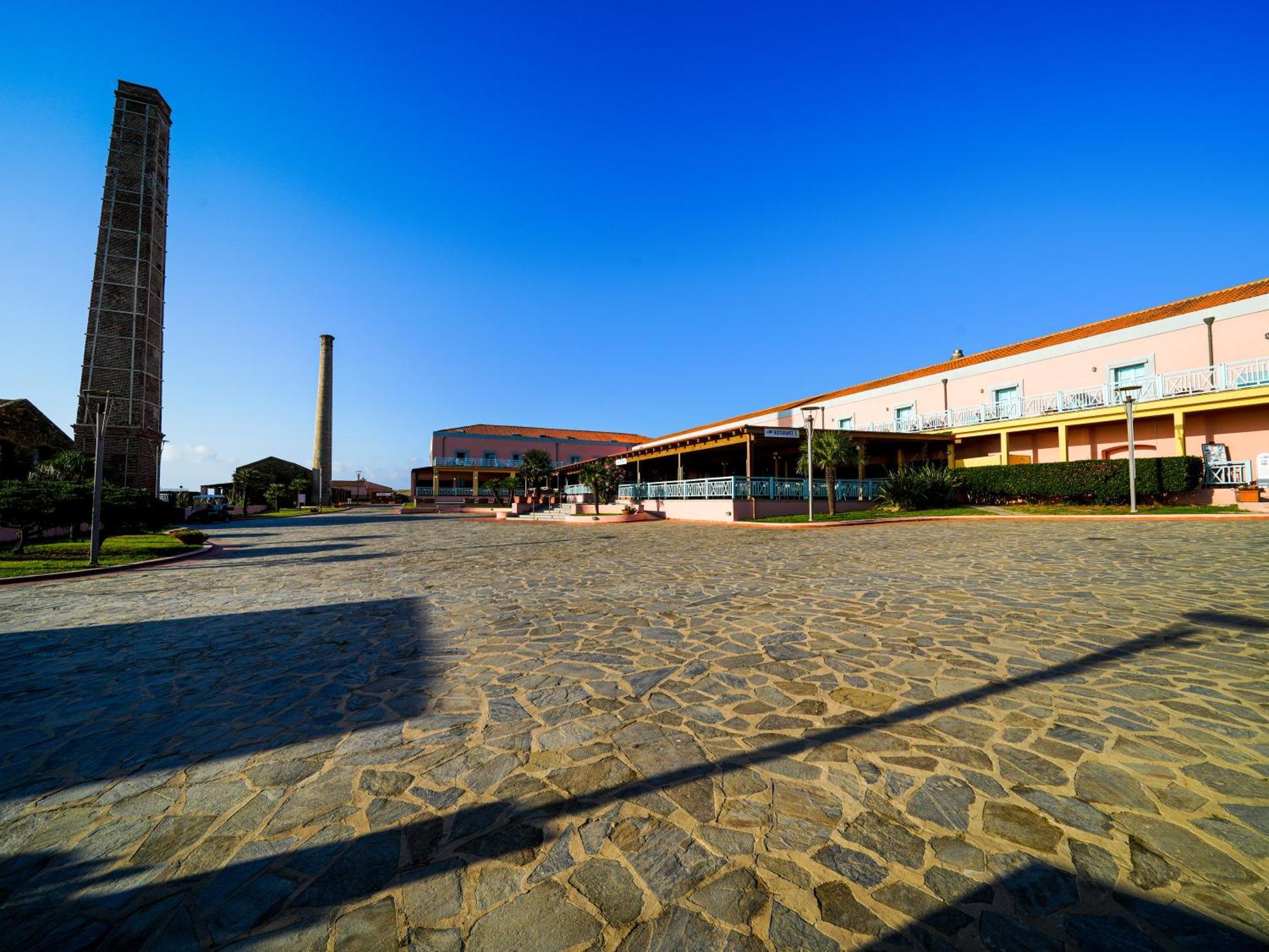 Le Tonnare Di Stintino - Beach Resort Exterior foto